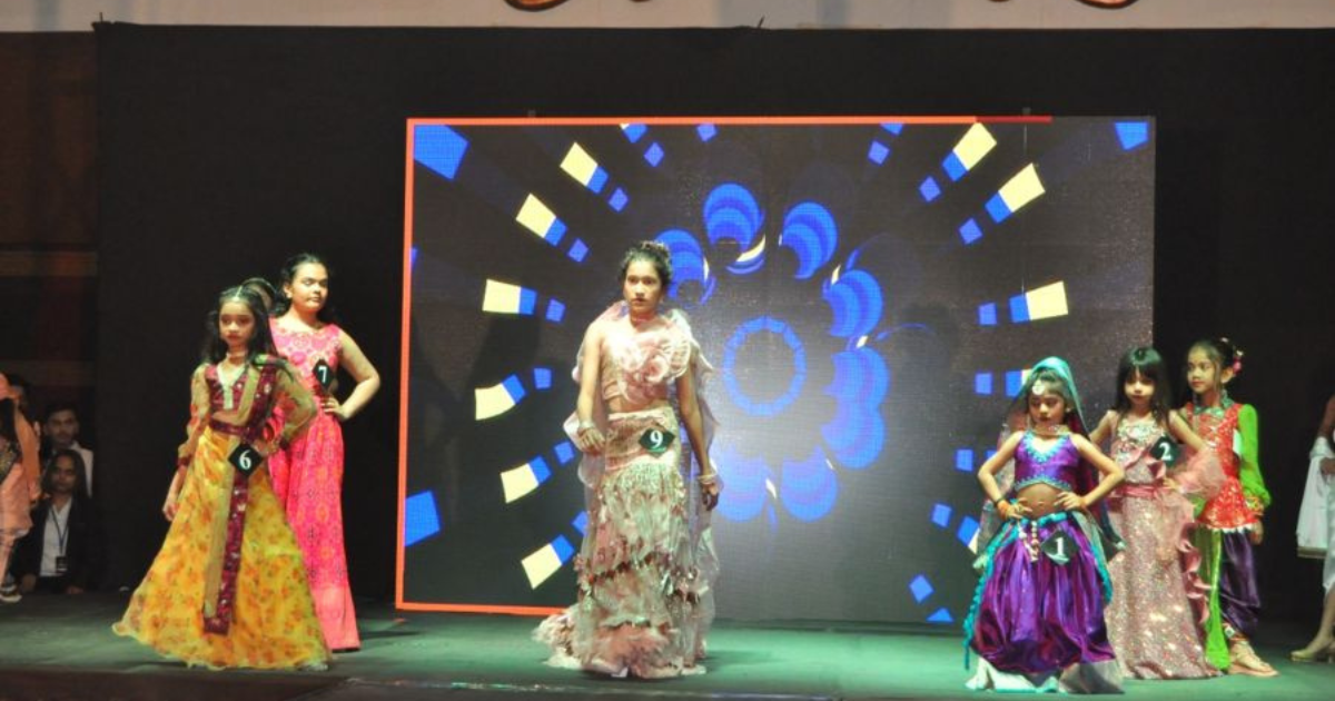 62 finalists take the ramp in the Surat fashion show
